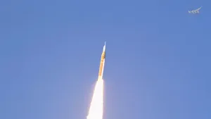 NASA успешно запустило сверхтяжёлую ракету SLS с космическим кораблем Orion к Луне