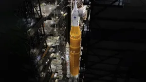 Ракету SLS и корабль Orion вернули в сборочный цех для устранения проблем