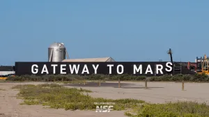Легендарную вывеску Gateway to Mars установили на космодроме Starbase