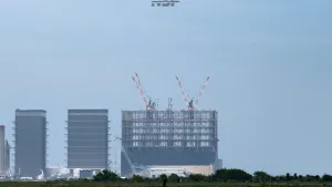 Гигантский Gigabay, где будут собирать тысячу Starship в год, уже накрывают крышей
