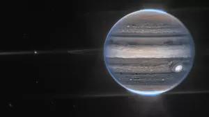 Огненное шоу Юпитера: телескоп JWST заснял невероятные полярные сияния
