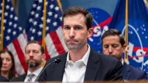 Выбор главы NASA превращается в экзамен на готовность к новой лунной гонке