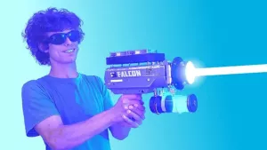250-ваттный монстр: YouTuber создал ручной лазер, который режет алмазы