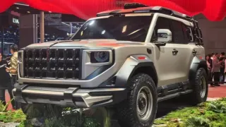 Первый автомобиль Hongqi с четырьмя моторами, который разгоняется до 100 км/ч за 4 с, проходит тесты