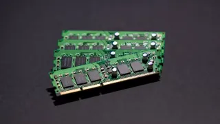 Разница в ценах между рыночными и контрактными ценами на память DDR4 достигла 172%, а на DDR5 — 76%