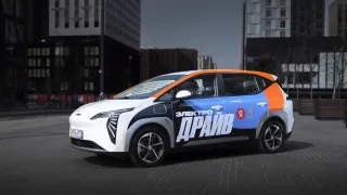 Отечественные электромобили Umo 5 с «Алисой» появились в каршеринге «Яндекс Драйв»