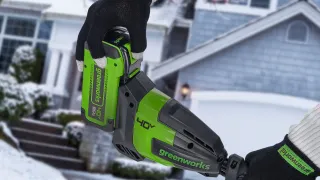 Без лопаты и без усилий: аккумуляторное решение для зимнего двора