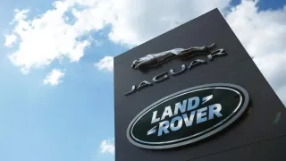 Jaguar Land Rover пострадала от кибератаки и приостановила работу систем