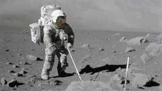 Лунный камень с «Аполлона-17» может переписать историю Солнечной системы