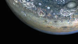 Аппарат NASA Juno запечатлел красочный хаос Юпитера в потрясающих деталях