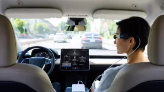 Мозг пассажира включили в контур управления беспилотным авто в Китае