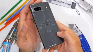 Google Pixel 7a оказался куда прочнее 7 Pro — смартфон выдержал все испытания