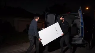 У Tesla крадут целые грузовики с аккумуляторами на миллионы долларов: раскрыта преступная схема