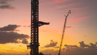 Новейшую стартовую площадку SpaceX для самой большой в мире ракеты Starship впервые показали крупным планом
