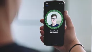 Россиянин требует от Apple $1 млн из-за Face ID