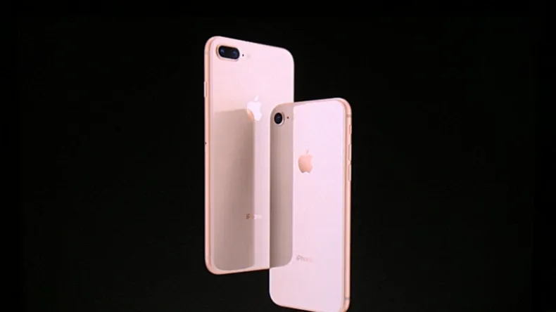 Apple официально отправила в архив MacBook Air 2015 года и iPhone 8 Plus