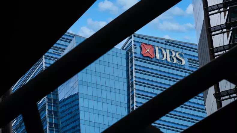 DBS заменяет людей на ИИ оставив без работы тысячи сотрудников