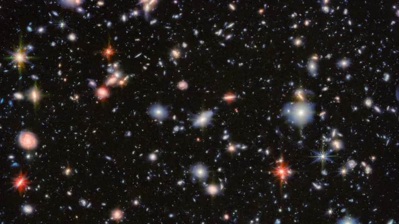 James Webb заглянул глубже Hubble: новый снимок с 2500 галактиками