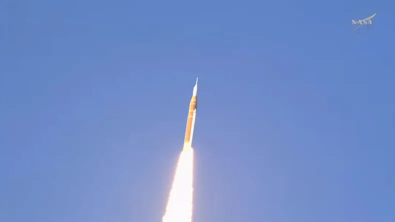 NASA успешно запустило сверхтяжёлую ракету SLS с космическим кораблем Orion к Луне