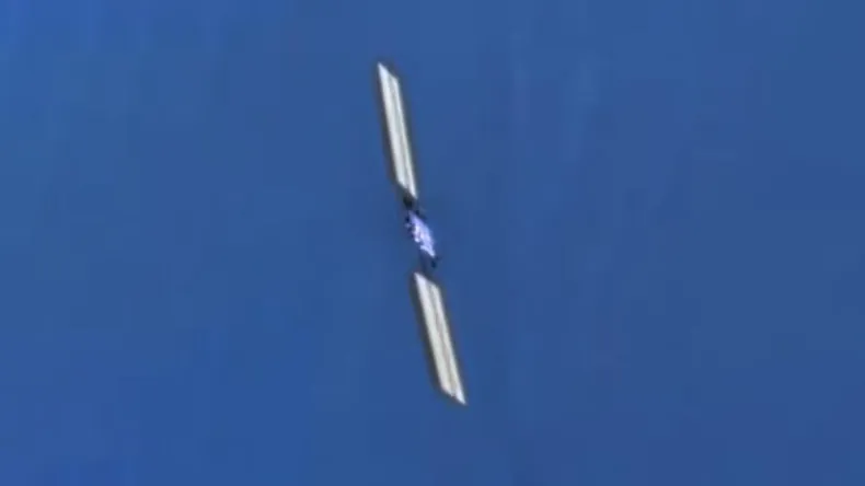 Опубликовано фото «аномального» спутника Starlink — его засняли на высоте 241 км