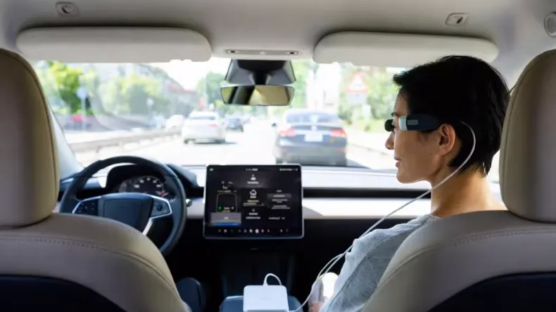 Мозг пассажира включили в контур управления беспилотным авто в Китае