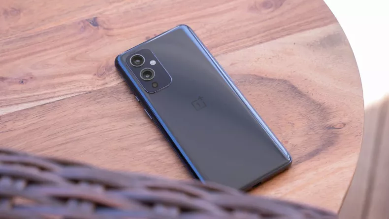 Обзор OnePlus 9: хорошо продуманный шаг назад