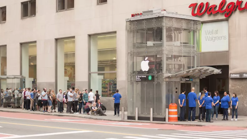 Поддельный Apple Store произвел фурор в Нью-Йорке