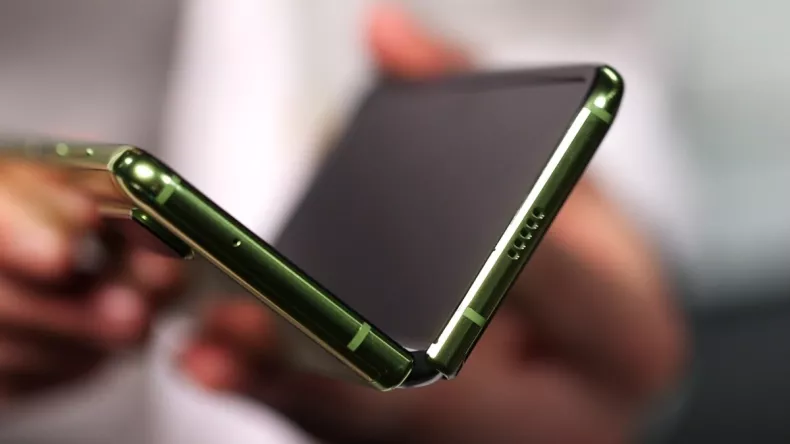 Посмотрите на краш-тест Samsung Galaxy Fold