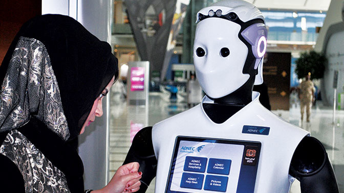За авиапассажирами в Дубае будут следить роботы