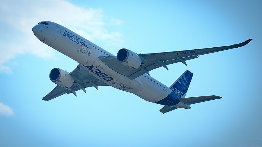 В компании Airbus предложили пассажирским самолетам летать клином