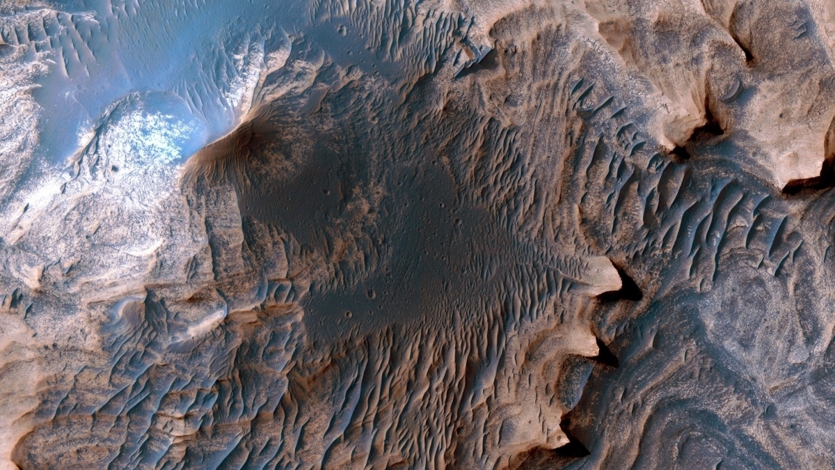 Невероятные виды Марса попавшие в объектив орбитального аппарата