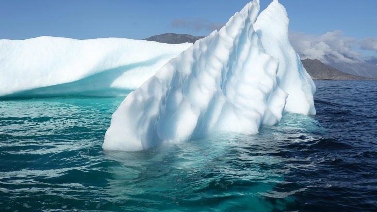 Таяние ледникового покрова Гренландии прошло точку невозврата