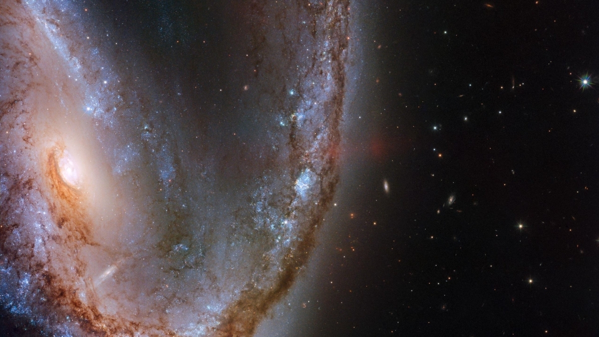 Захватывающий космический фейерверк, свидетелем которого стал телескоп Хаббл
