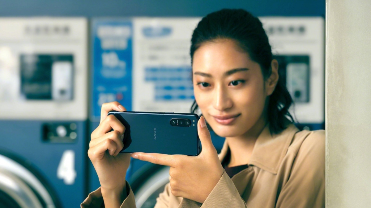 Sony представила компактный камерофон Xperia 5 II
