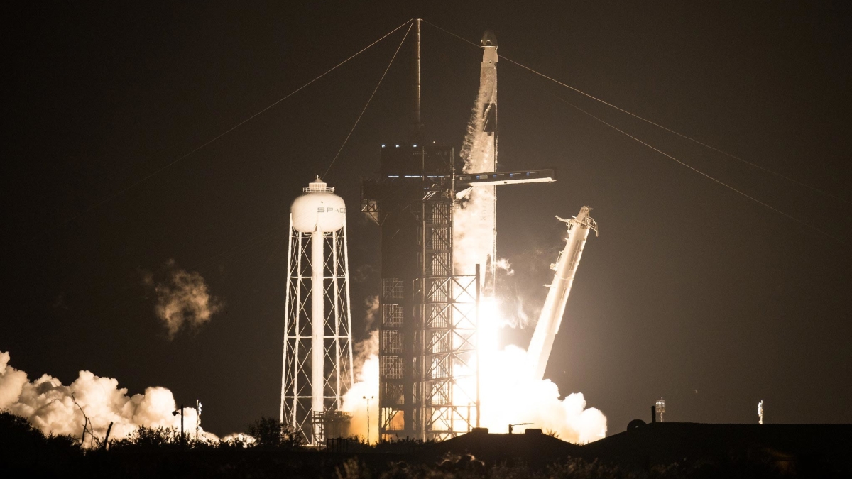 Успешный запуск Falcon 9 отправляет астронавтов NASA SpaceX Crew-1 на МКС