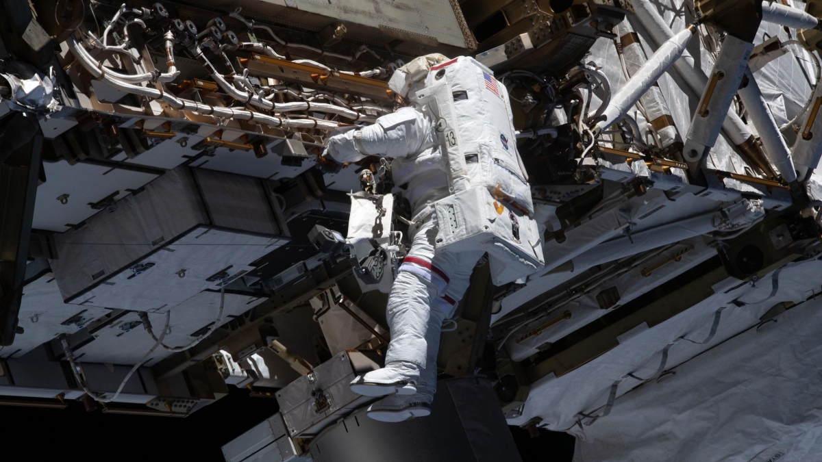 Астронавты NASA завершили работу по модернизации батарей энергосистемы МКС
