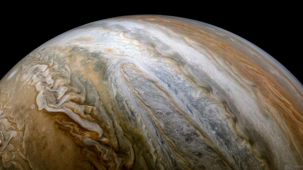 Космический корабль Juno заметил яркий взрыв в атмосфере Юпитера