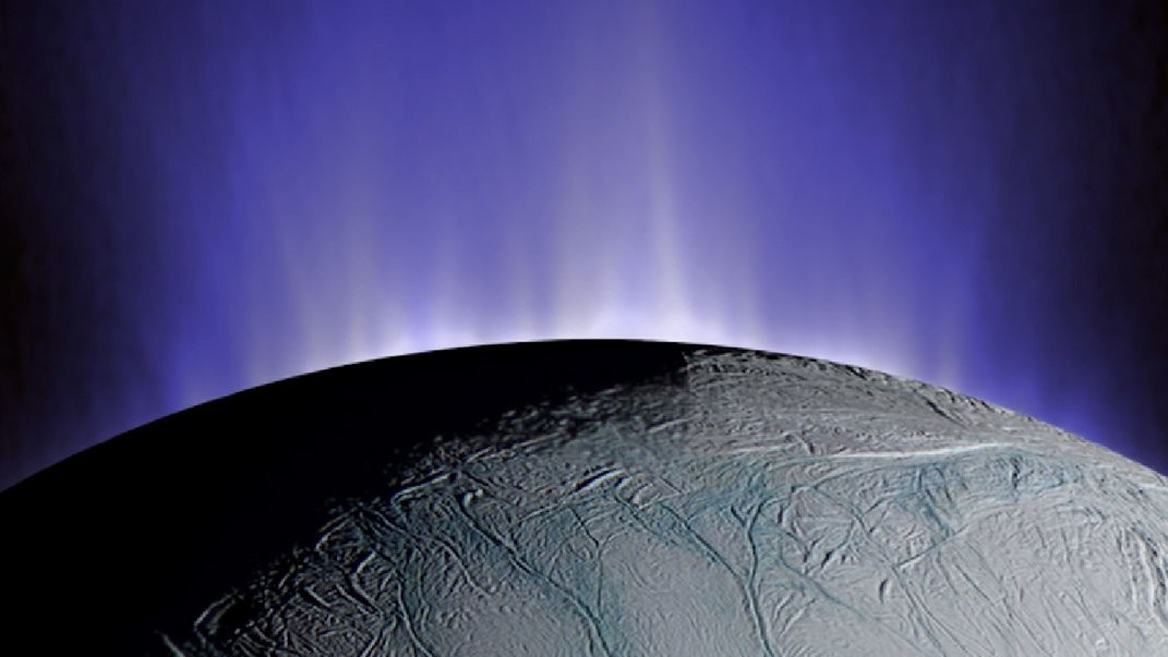 Океан на Луне Сатурна Энцелад, заключенный в ледяную оболочку, может быть крайне активен