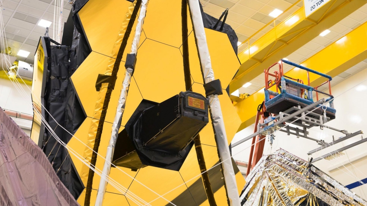 Солнцезащитный экран космического телескопа Webb упакован и готов к долгому путешествию