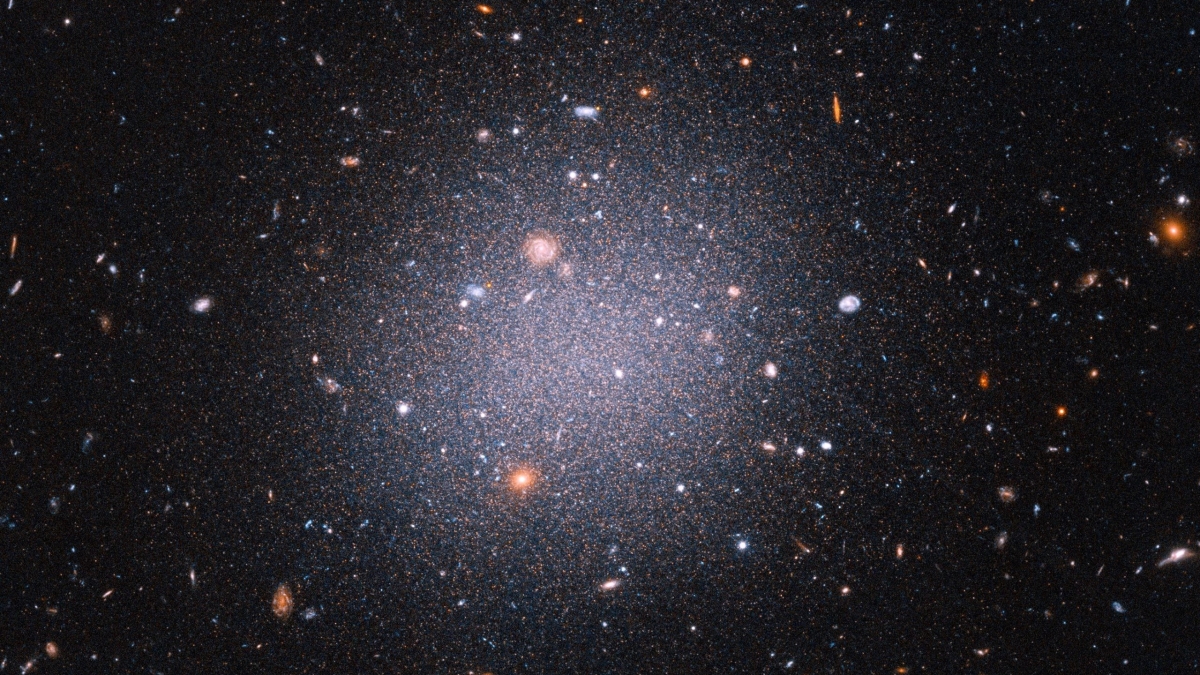 Ученые обнаружили "ничто" — совершенно прозрачная галактика поднимает множество вопросов