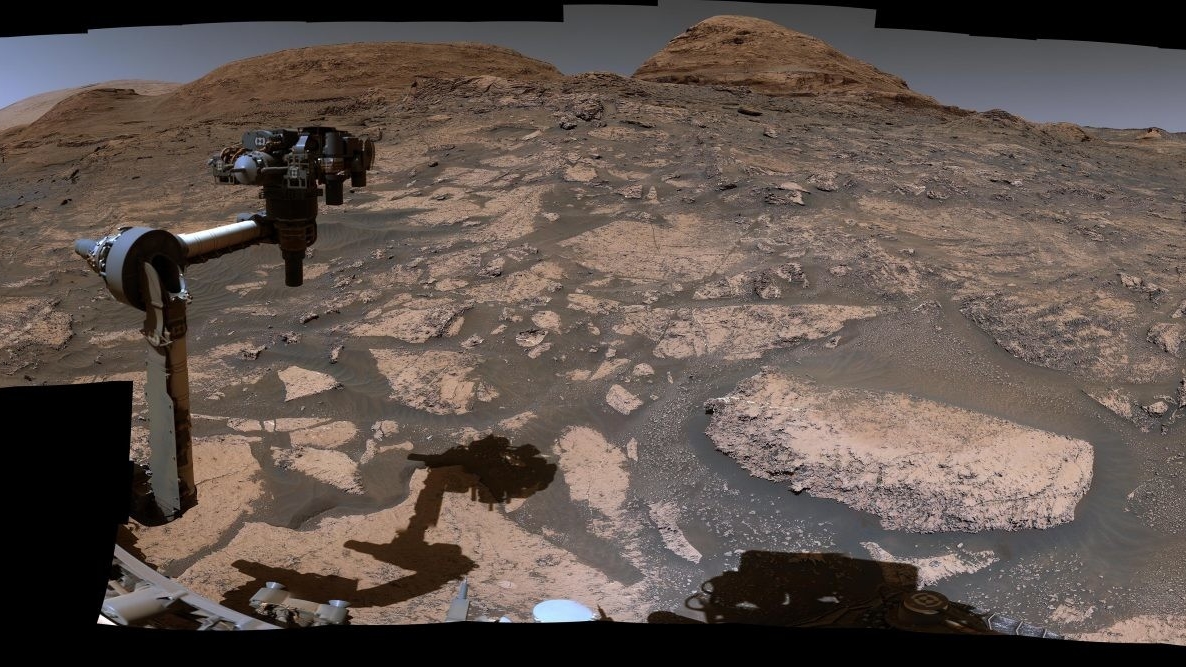Вместе с аппаратом NASA Curiosity понаблюдайте за меняющимся ландшафтом Марса