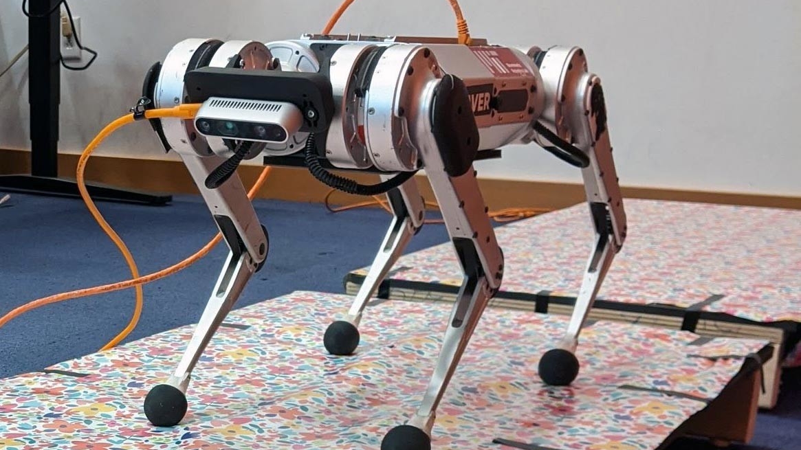 Один прыжок для робота-мини-гепарда — огромный скачек для робототехники