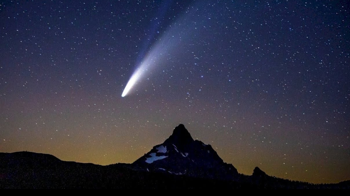 Как увидеть уникальную комету, пролетающую мимо Земли?