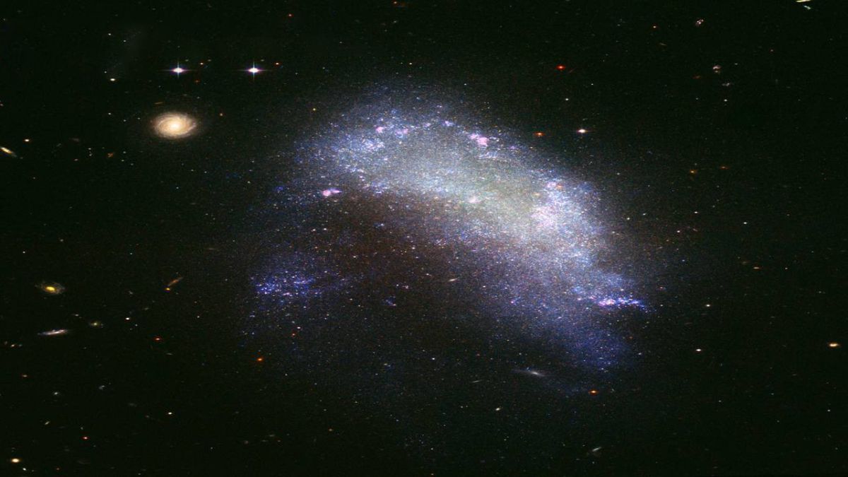 Астрономы получили изображение обреченной на исчезновение галактики