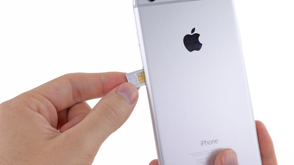 iPhone 15 не будет иметь слота для SIM-карты