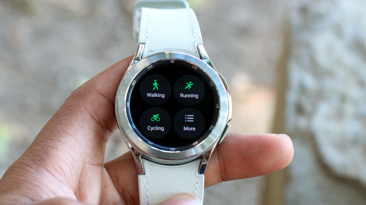 Владельцы Galaxy Watch 4 столкнулись с полной блокировкой часов — всему виной последнее обновление