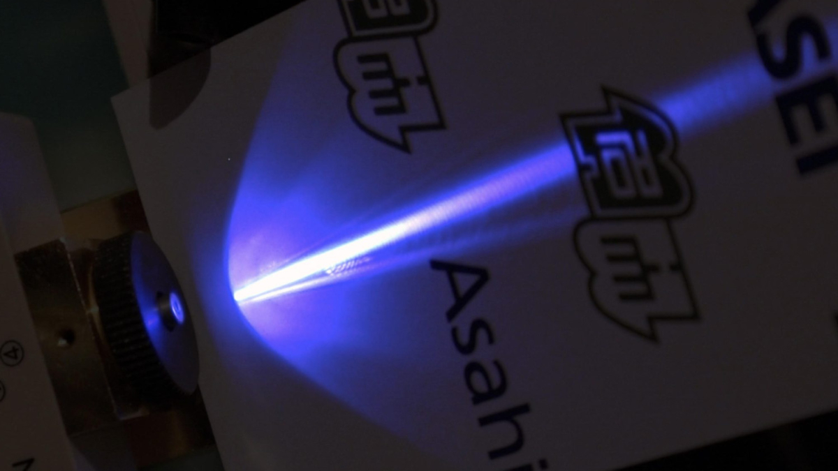 Прорыв в лазерной технологии — инженеры смогли создать непрерывный лазер ультрафиолетового диапазона