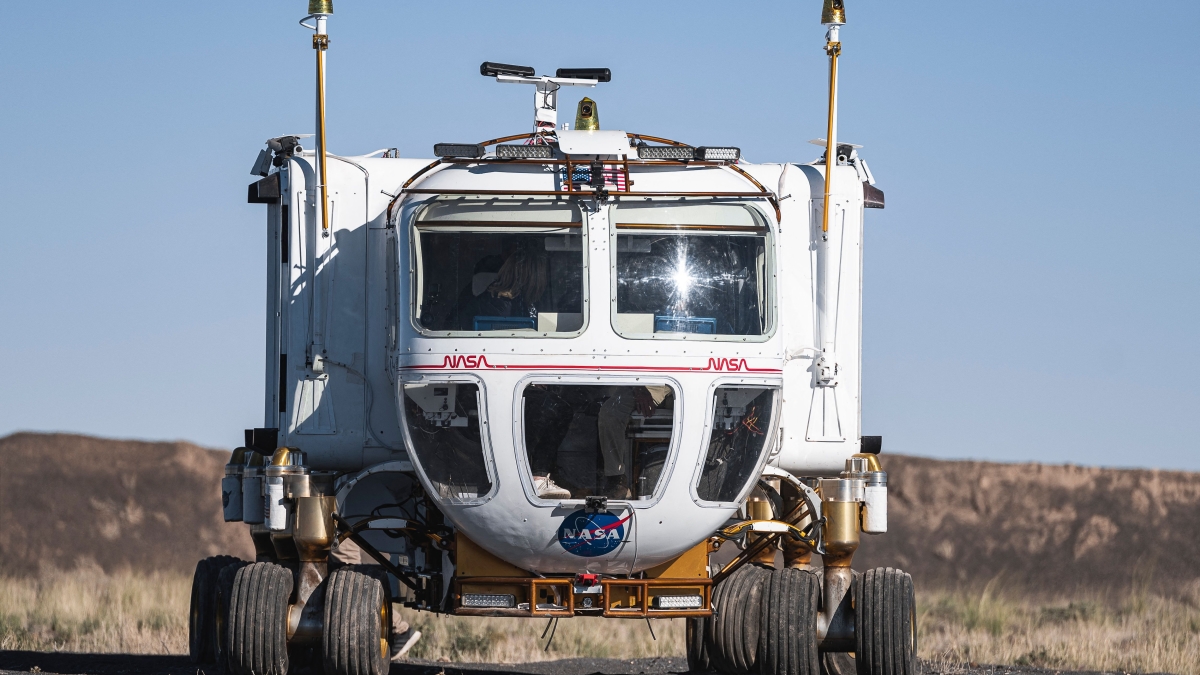 Герметичный луноход для миссии Artemis прошел полевые испытания