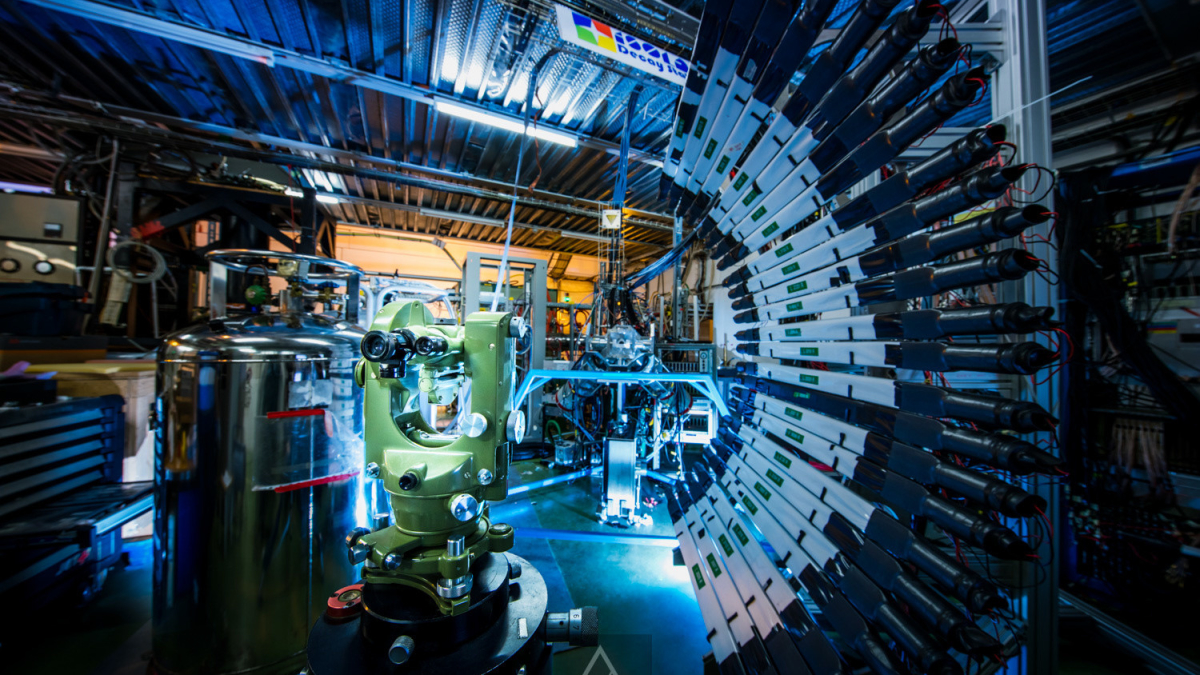 Прорыв в понимании физики частиц — ученым удалось впервые обнаружить нейтрино в коллайдере