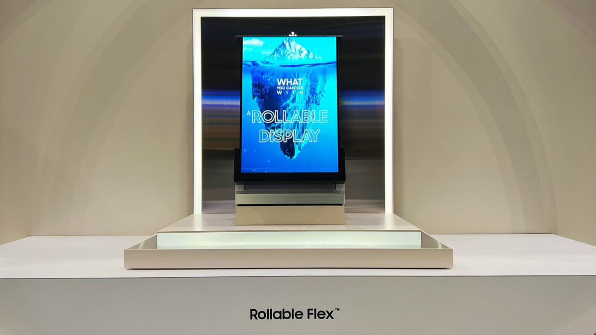 Samsung представила первый коммерческий сворачиваемый OLED-экран